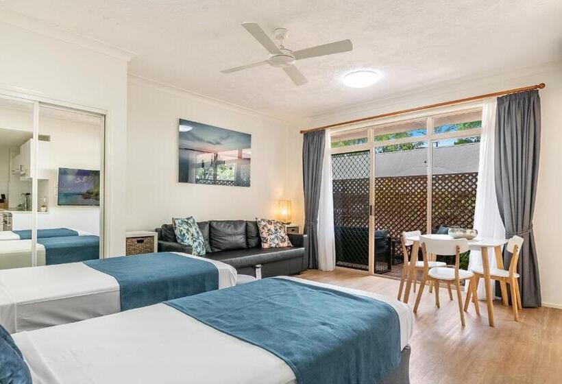 스탠다드 스튜디오, Byron Central Apartments