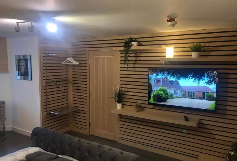 اتاق استاندارد با سرویس بهداشتی مشترک, Hendham House