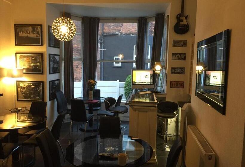 스탠다드 4인용 룸 공용 욕실, Hendham House