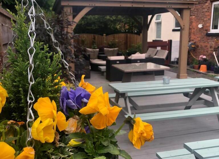 스탠다드 4인용 룸 공용 욕실, Hendham House