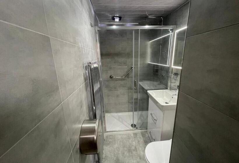 스탠다드 룸, Hendham House