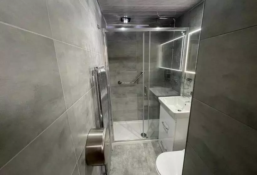 اتاق استاندارد, Hendham House