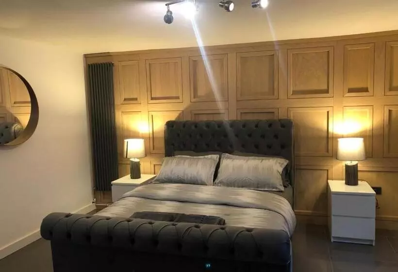 اتاق استاندارد, Hendham House