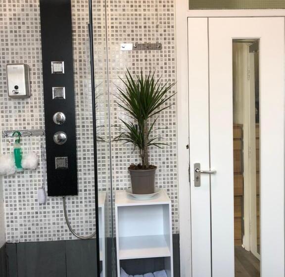 스탠다드 룸, Hendham House