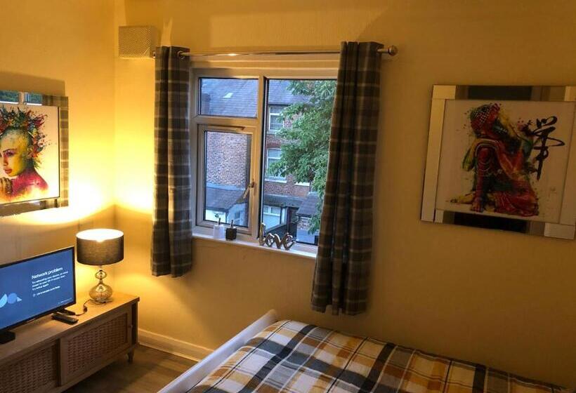 스탠다드 룸, Hendham House