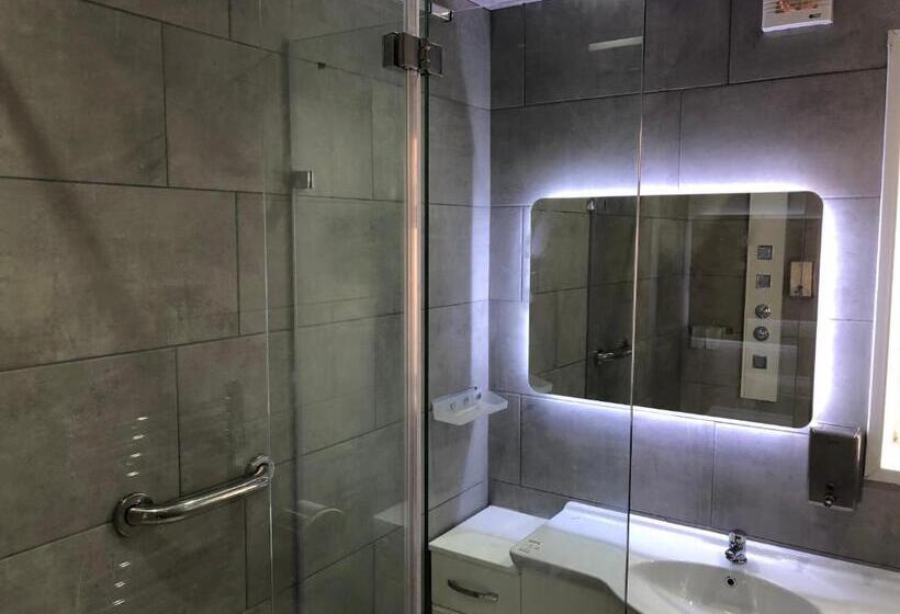 Номер Стандарт, Hendham House