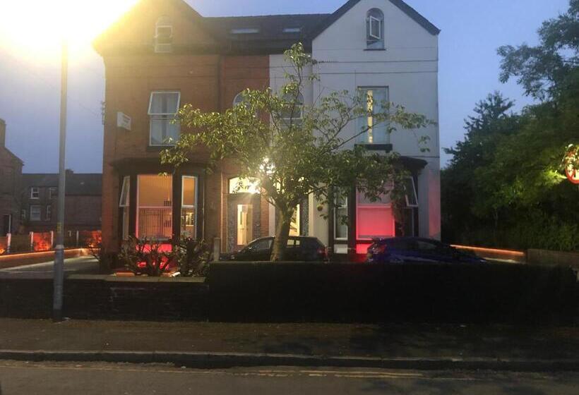 스탠다드 4인용 룸 공용 욕실, Hendham House