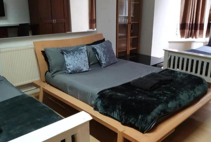 스탠다드 4인용 룸 공용 욕실, Hendham House