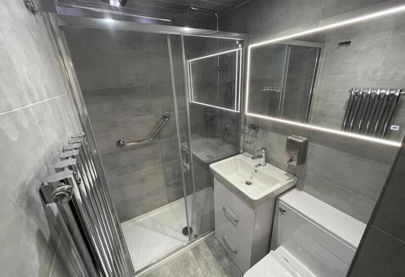Номер Стандарт, Hendham House