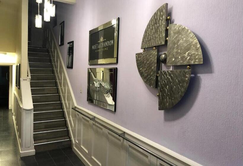 스탠다드 룸, Hendham House