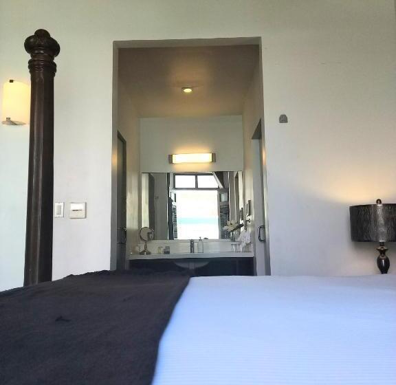 سوییت لوکس, La Terraza De San Juan