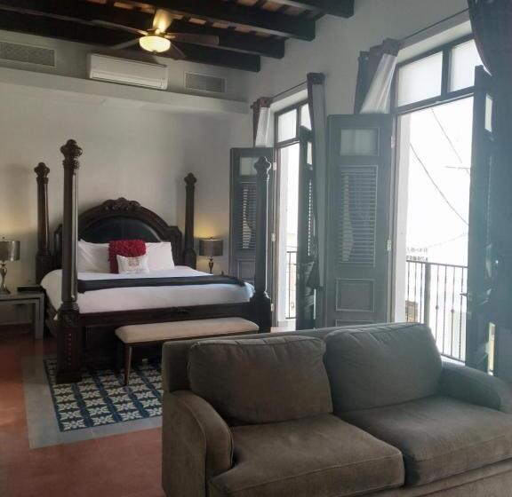 سوییت لوکس, La Terraza De San Juan