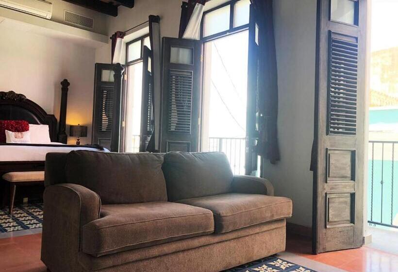 سوییت لوکس, La Terraza De San Juan