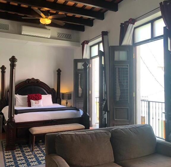 سوییت لوکس, La Terraza De San Juan