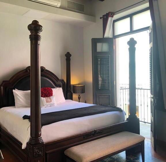 سوییت لوکس, La Terraza De San Juan