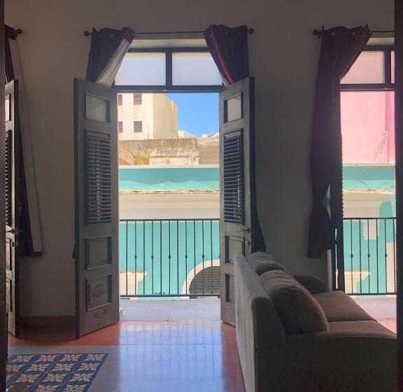 سوییت لوکس, La Terraza De San Juan