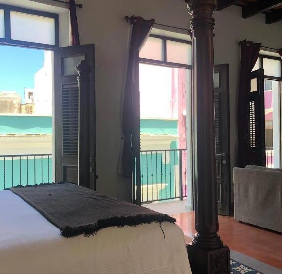 سوییت لوکس, La Terraza De San Juan