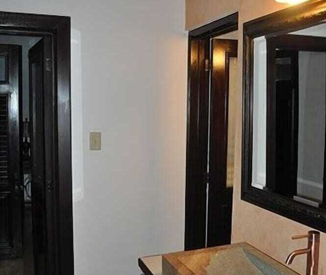 سوییت لوکس, La Terraza De San Juan