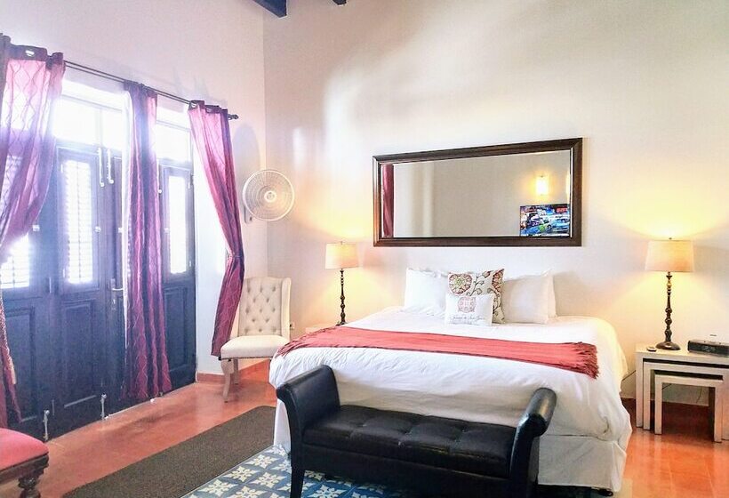 سوییت لوکس, La Terraza De San Juan