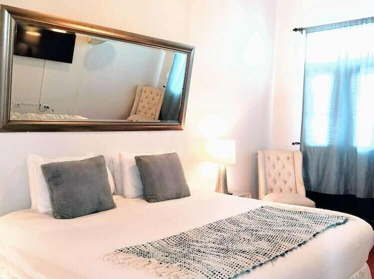 سوییت لوکس, La Terraza De San Juan