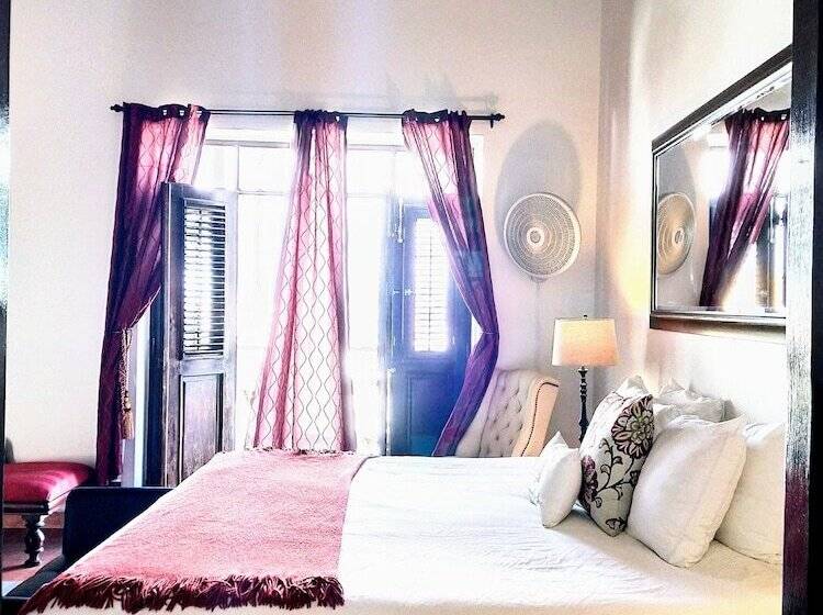 سوییت لوکس, La Terraza De San Juan