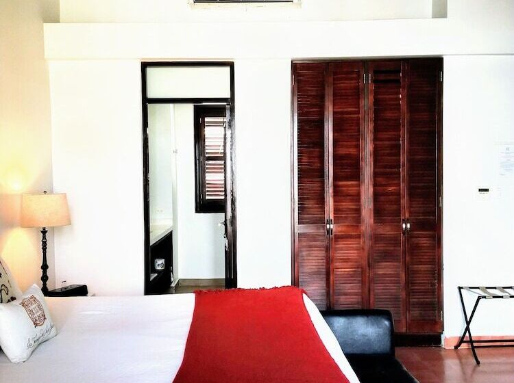 سوییت لوکس, La Terraza De San Juan