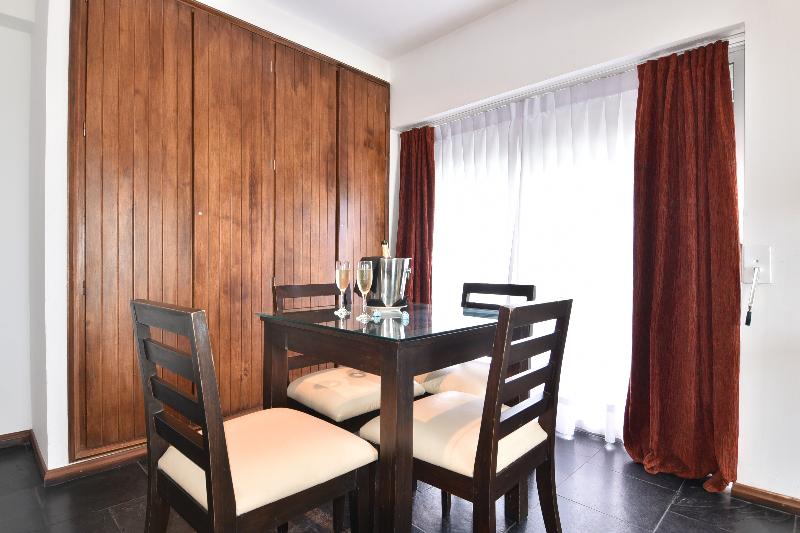 سوییت لوکس, La Terraza De San Juan