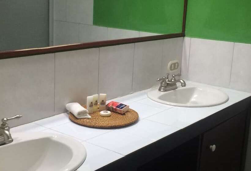 اتاق استاندارد با چشمانداز استخر, Sabas Beach Resort