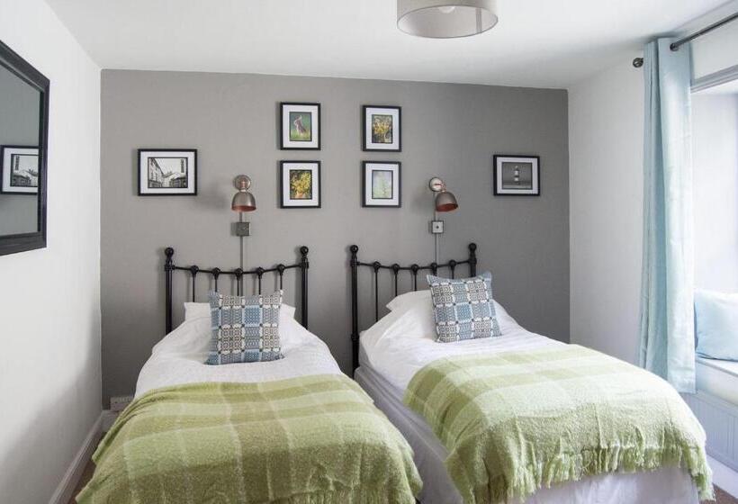 חדר סטנדרט, The Crown Aldbourne