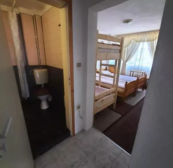 スタンダード４人部屋, Guest House Zodiac
