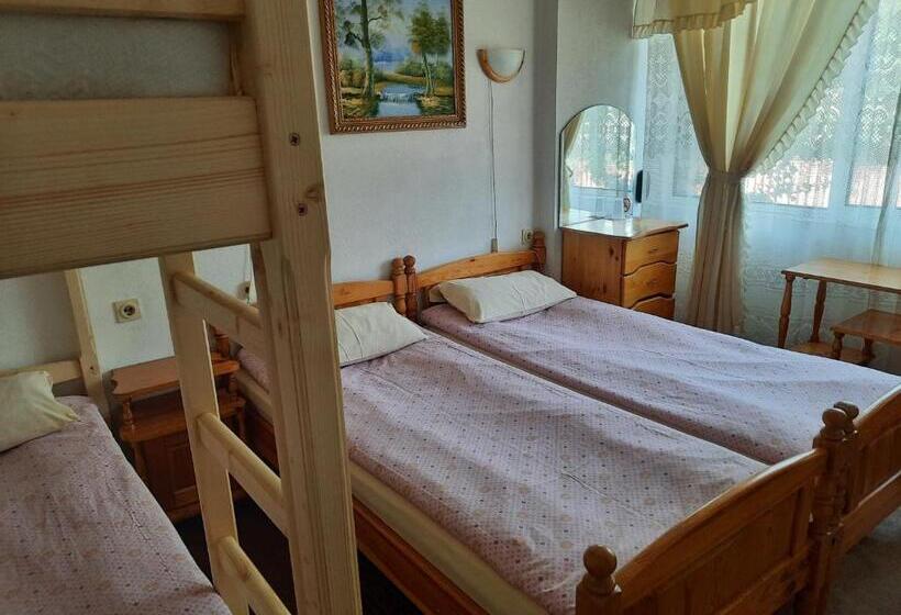 Четырехместный Номер Стандарт, Guest House Zodiac