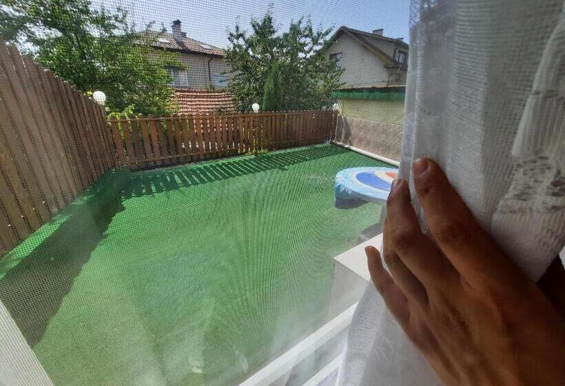 Люкс 2 Спальни, Guest House Zodiac