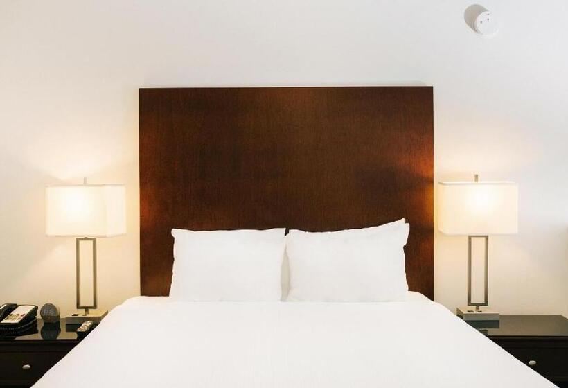 Номер Стандарт в Мансарде, Mountain Side Hotel Whistler By Executive