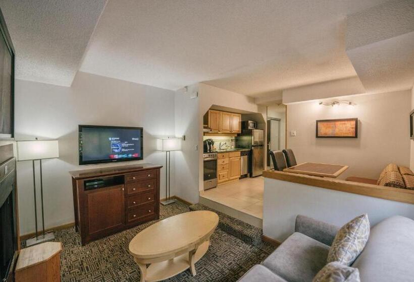 Номер Стандарт в Мансарде, Mountain Side Hotel Whistler By Executive