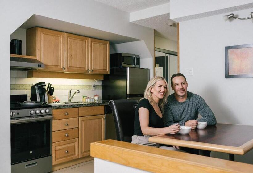 Номер Стандарт в Мансарде, Mountain Side Hotel Whistler By Executive