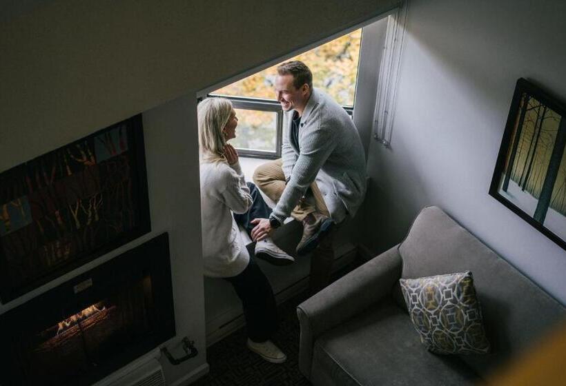 Номер Стандарт в Мансарде, Mountain Side Hotel Whistler By Executive