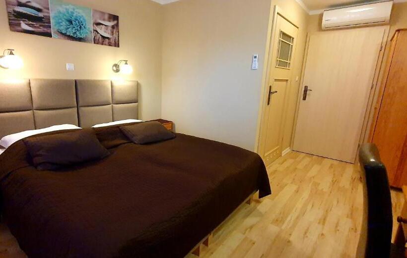 إستديو عائلى, Zajazd Zaścianek