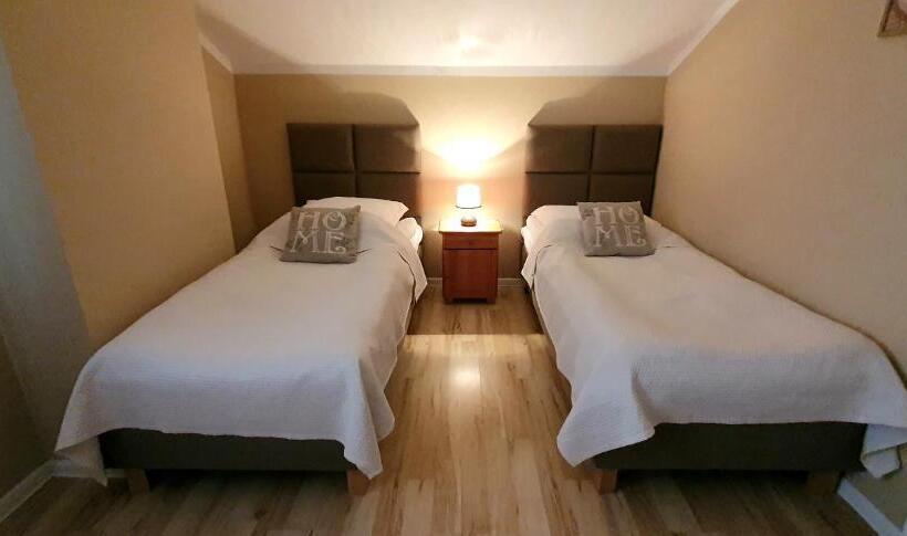 إستديو عائلى, Zajazd Zaścianek