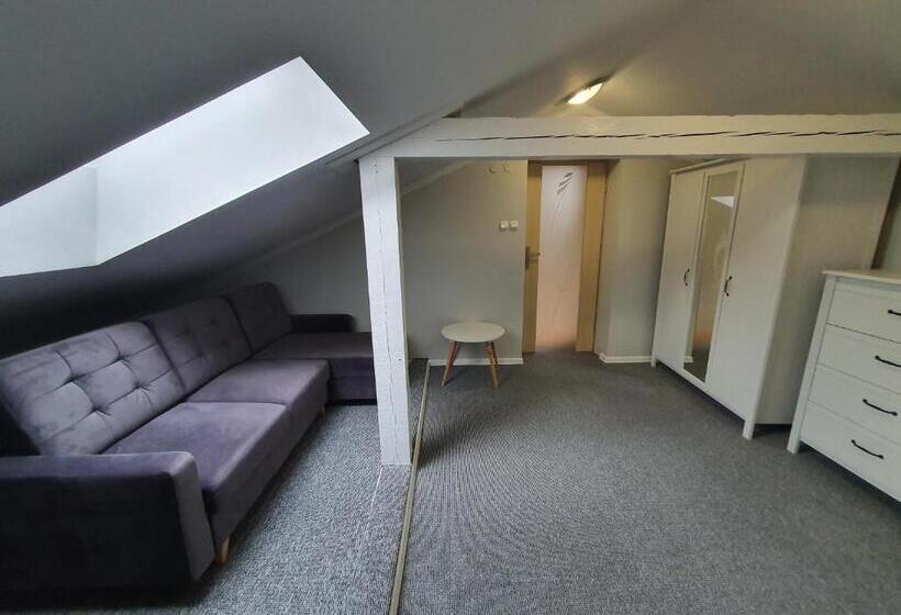 جناح, Zajazd Zaścianek