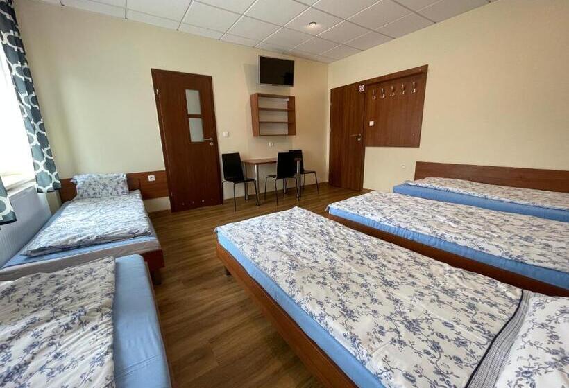 家庭间, Anna Noclegi