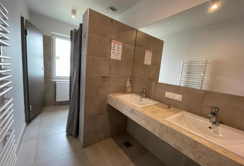 标准四人间共用浴室, Anna Noclegi