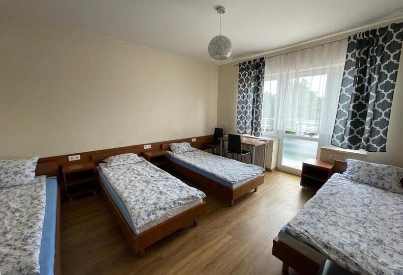 Четырехместный Номер Стандарт с Балконом, Anna Noclegi