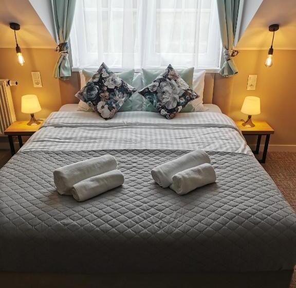 סטודיו דלוקס, Branica No. 25