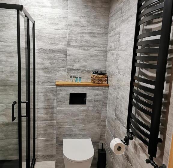 סטודיו דלוקס, Branica No. 25