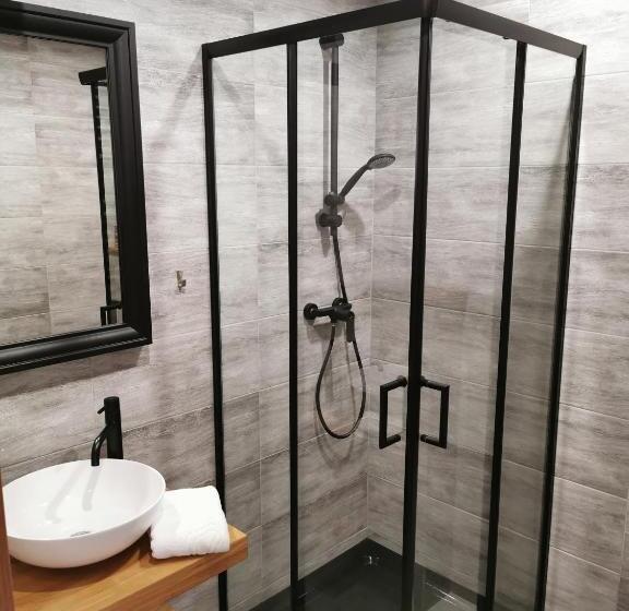 디럭스 스튜디오, Branica No. 25