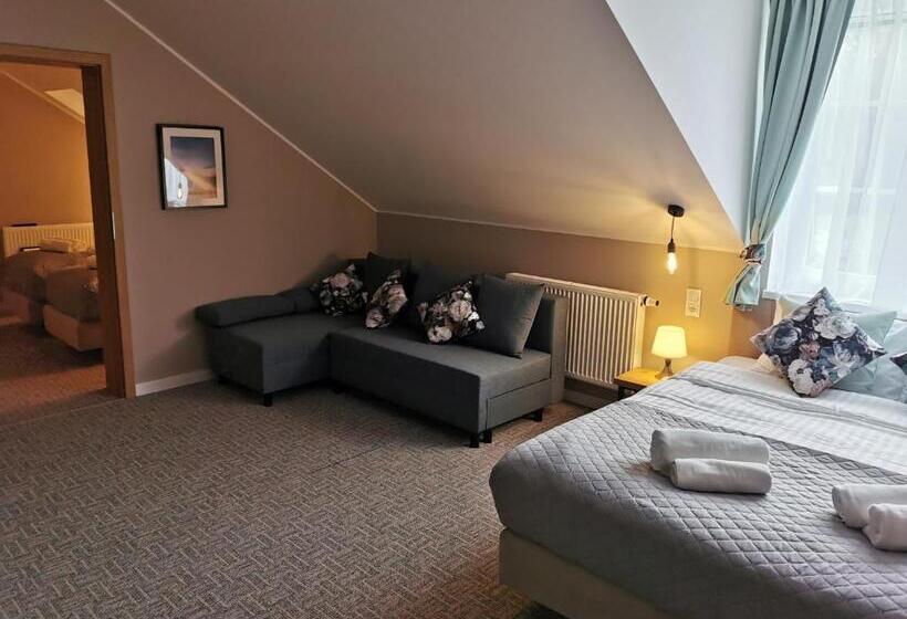 סטודיו דלוקס, Branica No. 25