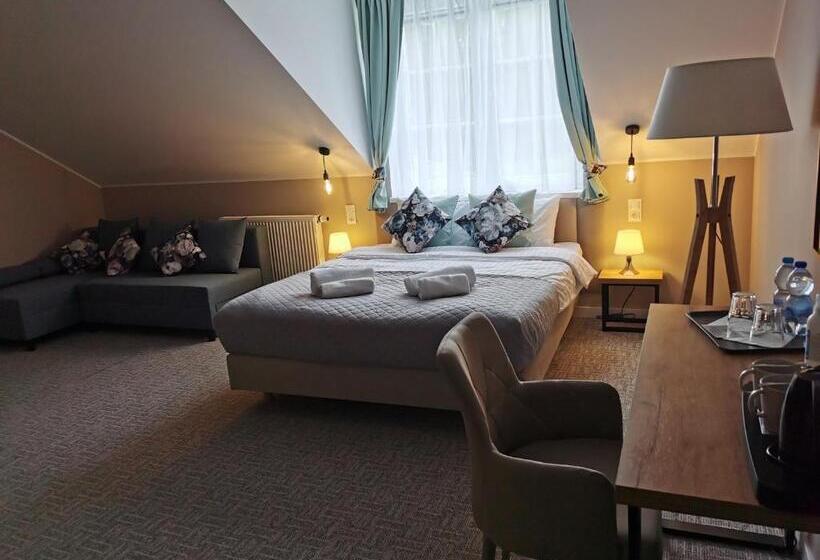 סטודיו דלוקס, Branica No. 25