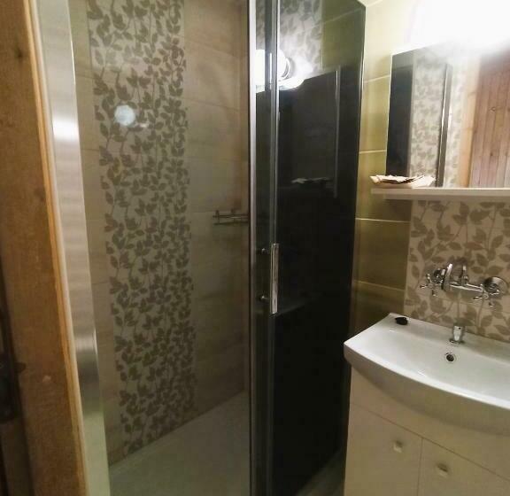 غرفة قياسية ثلاثية, Dom Wczasowy Krystyna