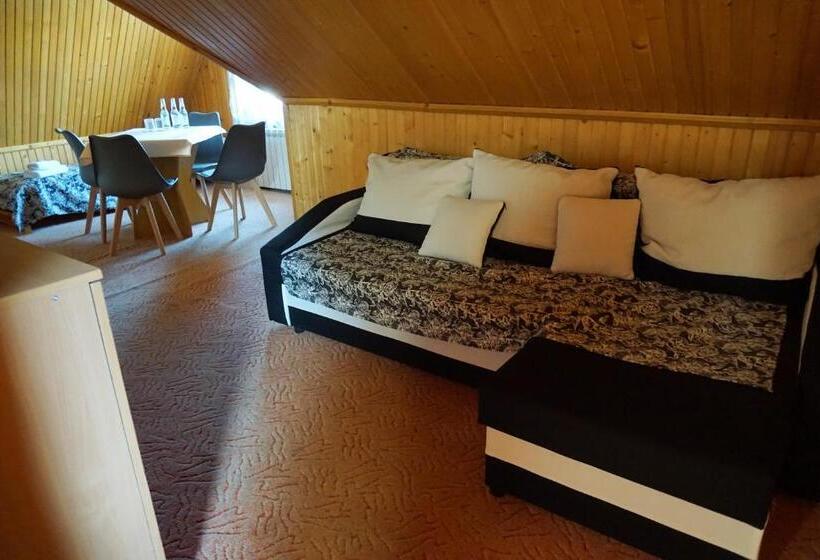 غرفة عائلية مطلّة علي الجبل, Dom Wczasowy Krystyna