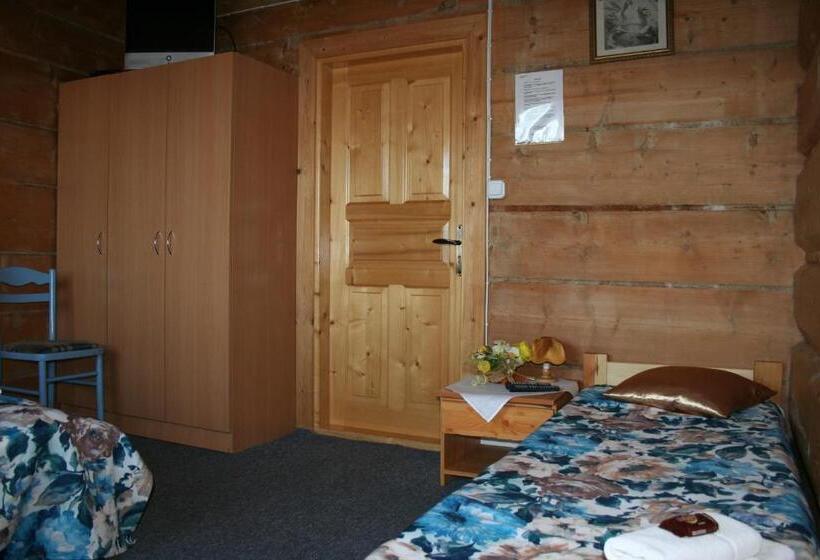 غرفة قياسية ثلاثية, Dom Wczasowy Krystyna